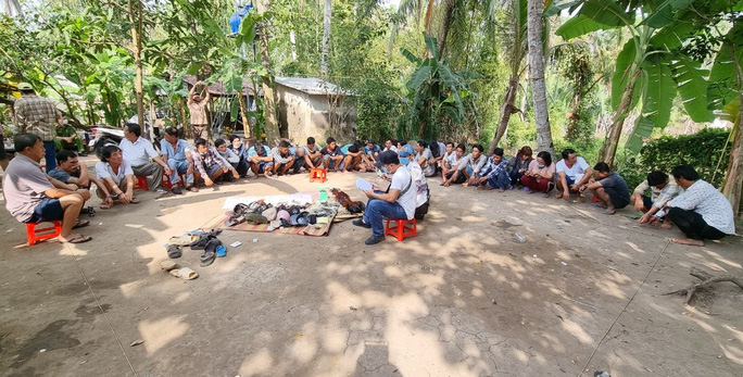 Kiên Giang: Nghe la “có công an”, nhiều con bạc nhảy xuống sông tẩu thoát