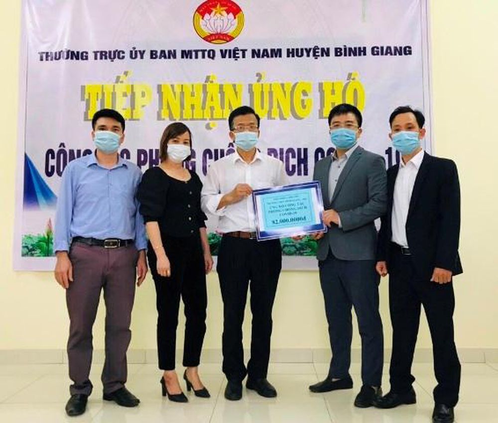 Những tấm lòng chung tay vì bà con vùng dịch