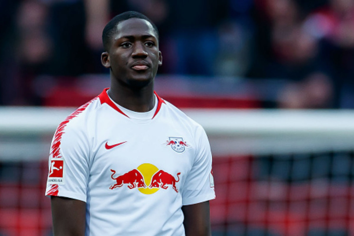 MU ép giá Dybala, Chelsea mua Konate