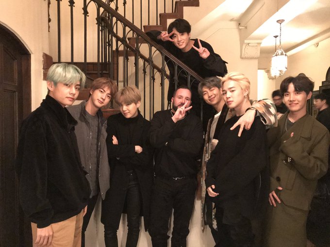 Làm thế nào mà K-Pop có thể thống trị ngành thời trang xa xỉ ở Châu Á