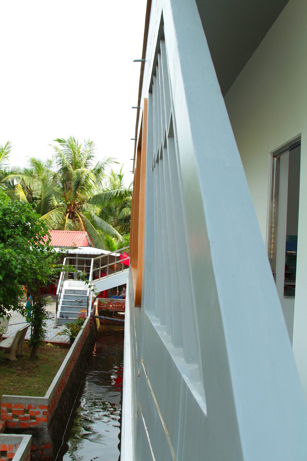 Căn nhà giống du thuyền, độc lạ nhất miền Tây