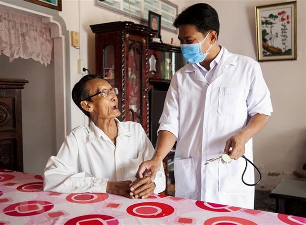 Bác sỹ người Khmer hết lòng chăm sóc sức khỏe cho dân nghèo
