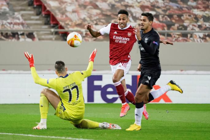 Rượt đuổi tỉ số nghẹt thở, Arsenal hạ Benfica ở Europa League