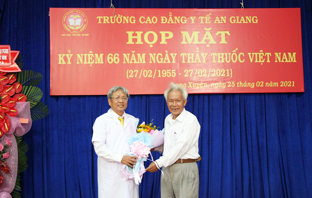 Trường Cao đẳng Y tế An Giang họp mặt kỷ niệm 66 năm ngày Thầy thuốc Việt Nam