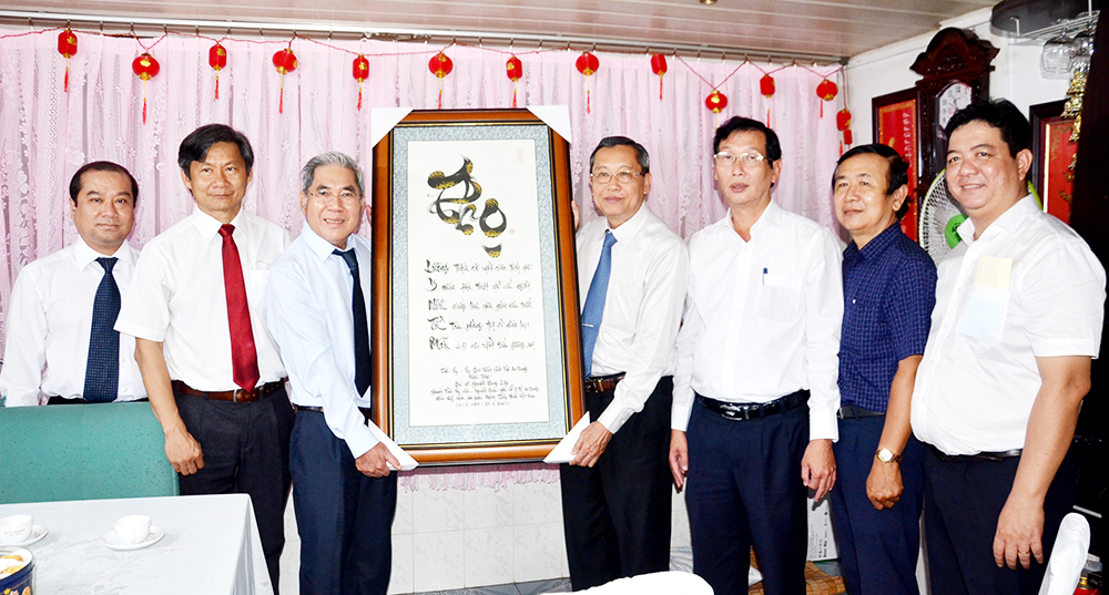 Thăm nguyên lãnh đạo Sở Y tế An Giang nhân ngày Thầy thuốc Việt Nam 27-2