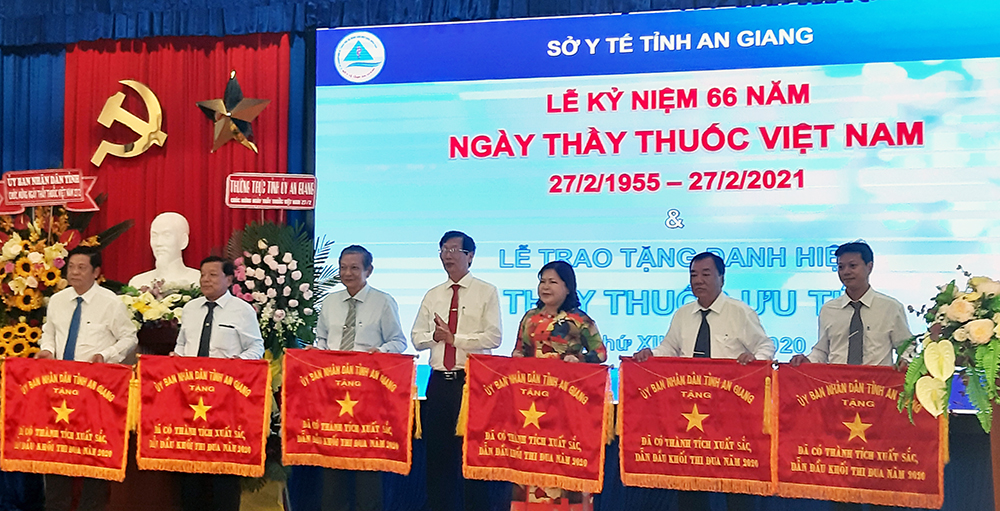 An Giang tôn vinh 9 cá nhân được phong tặng danh hiệu “Thầy thuốc ưu tú”