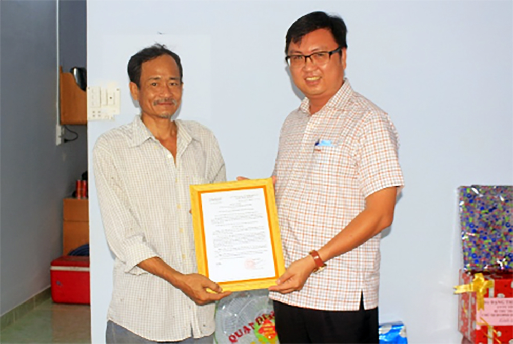 Trao nhà Đại đoàn kết cho hộ khó khăn phường Mỹ Bình
