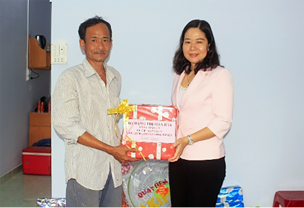 Trao nhà Đại đoàn kết cho hộ khó khăn phường Mỹ Bình