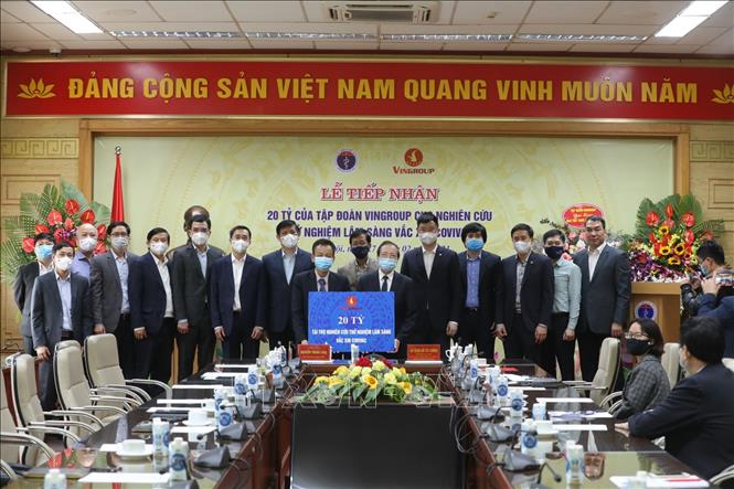Tiếp nhận 20 tỷ đồng tài trợ nghiên cứu thử nghiệm lâm sàng vaccine COVID-19 'Made in Vietnam'