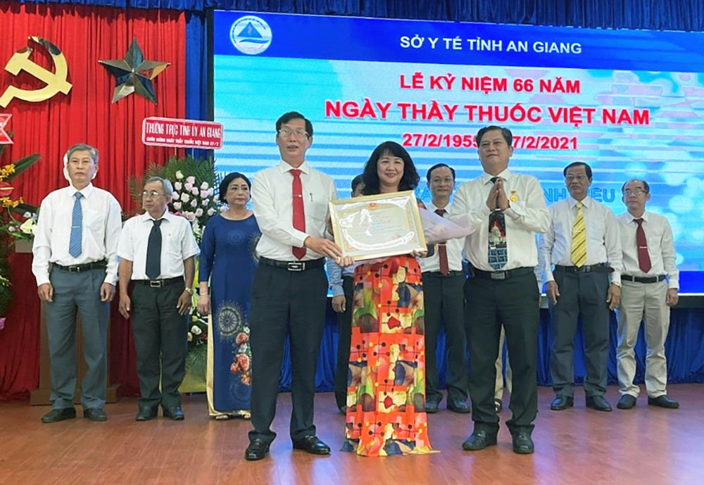 An Giang tôn vinh 9 cá nhân được phong tặng danh hiệu “Thầy thuốc ưu tú”