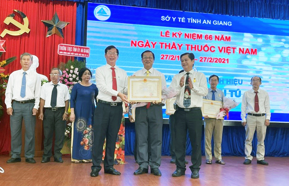 An Giang tôn vinh 9 cá nhân được phong tặng danh hiệu “Thầy thuốc ưu tú”