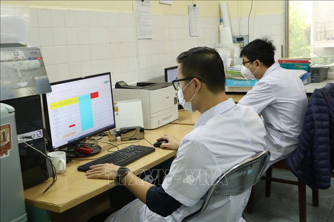 Ngày Thầy thuốc Việt Nam 27-2: 'Lá chắn' nơi tuyến đầu chống dịch