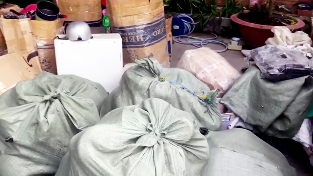 Công an An Giang phát hiện 2 điểm tập kết hàng hóa không rõ nguồn gốc “khủng” ở TP. Châu Đốc