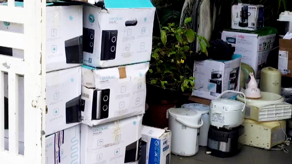 Công an An Giang phát hiện 2 điểm tập kết hàng hóa không rõ nguồn gốc “khủng” ở TP. Châu Đốc