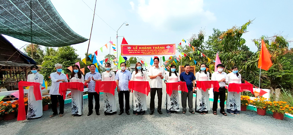 Chợ Mới khánh thành 2 cây cầu nông thôn