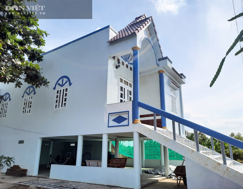 Về xứ đất Mũi mắt tròn mắt dẹt ngắm những ngôi nhà "cao cẳng" độc, lạ