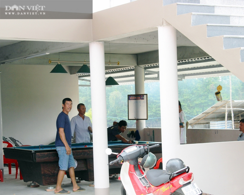 Về xứ đất Mũi mắt tròn mắt dẹt ngắm những ngôi nhà "cao cẳng" độc, lạ