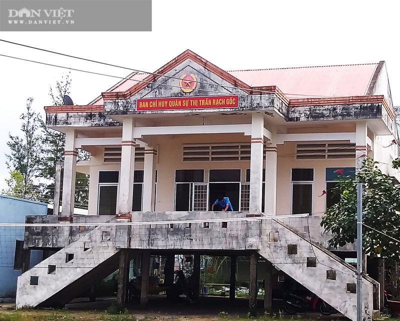 Về xứ đất Mũi mắt tròn mắt dẹt ngắm những ngôi nhà "cao cẳng" độc, lạ