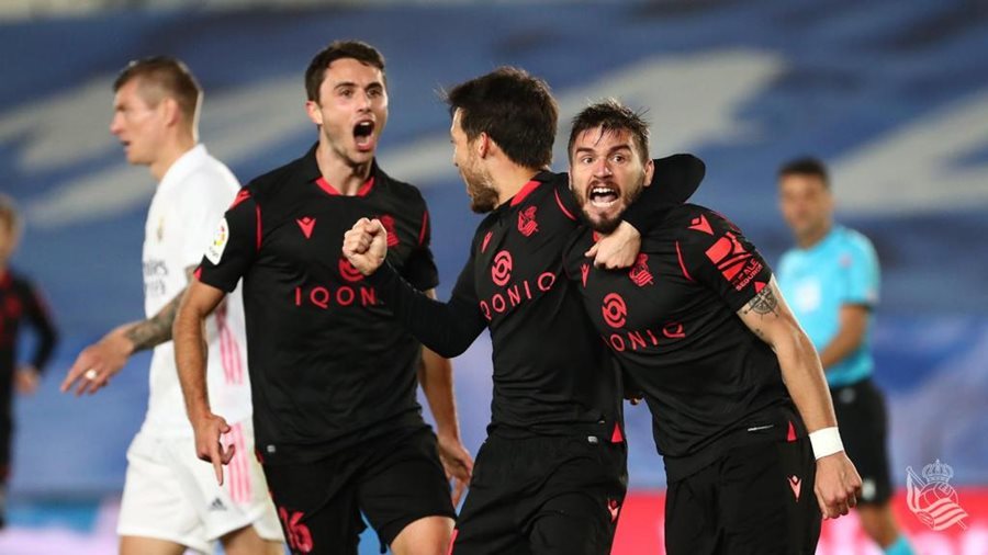 Thoát thua phút 89, Real mất ngôi nhì vào tay Barca