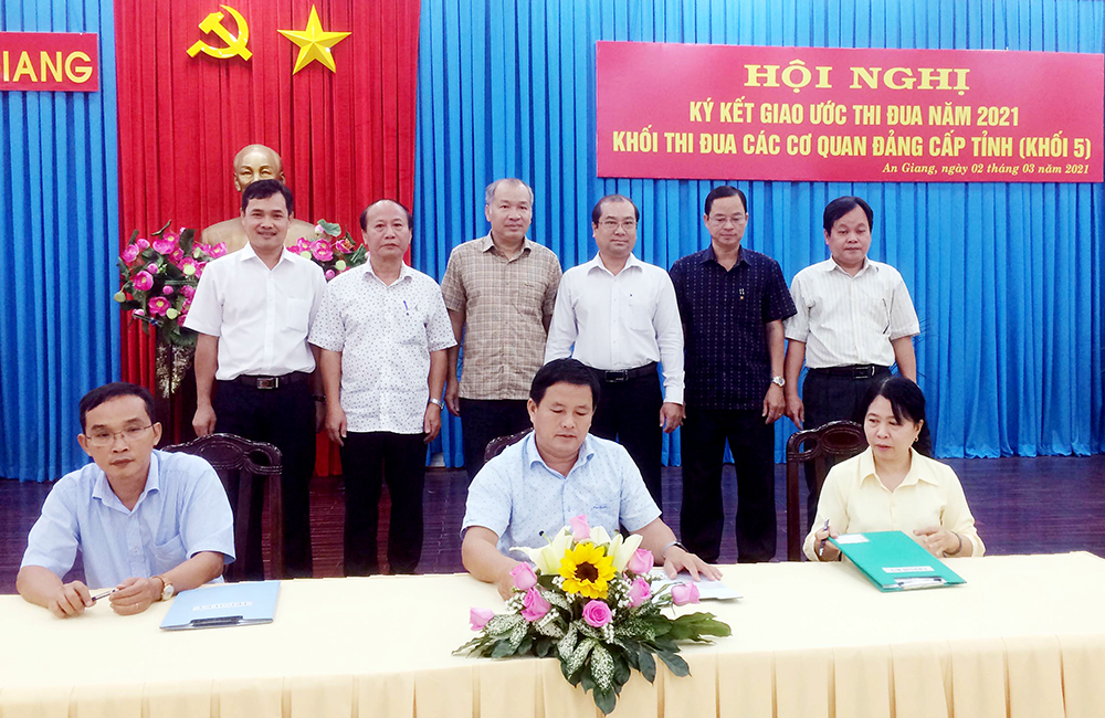 Khối Thi đua các cơ quan Đảng ký kết giao ước thi đua năm 2021