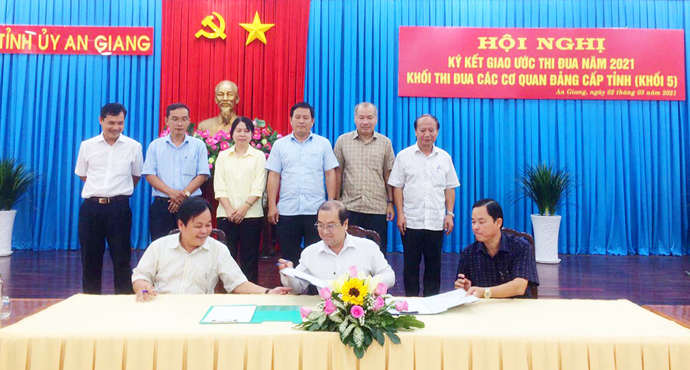 Khối Thi đua các cơ quan Đảng ký kết giao ước thi đua năm 2021