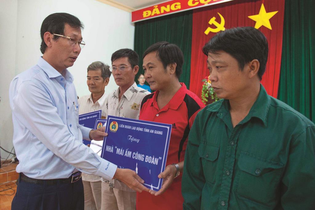 An Giang tiếp tục đẩy mạnh việc học tập và làm theo tư tưởng, đạo đức, phong cách Hồ Chí Minh