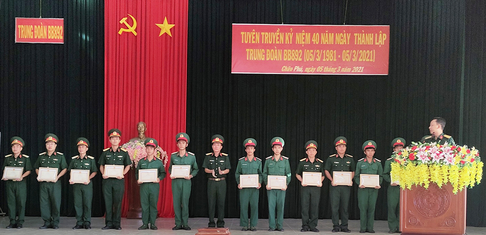 Tuyên truyền kỷ niệm 40 năm ngày Thành lập Trung đoàn Bộ binh 892