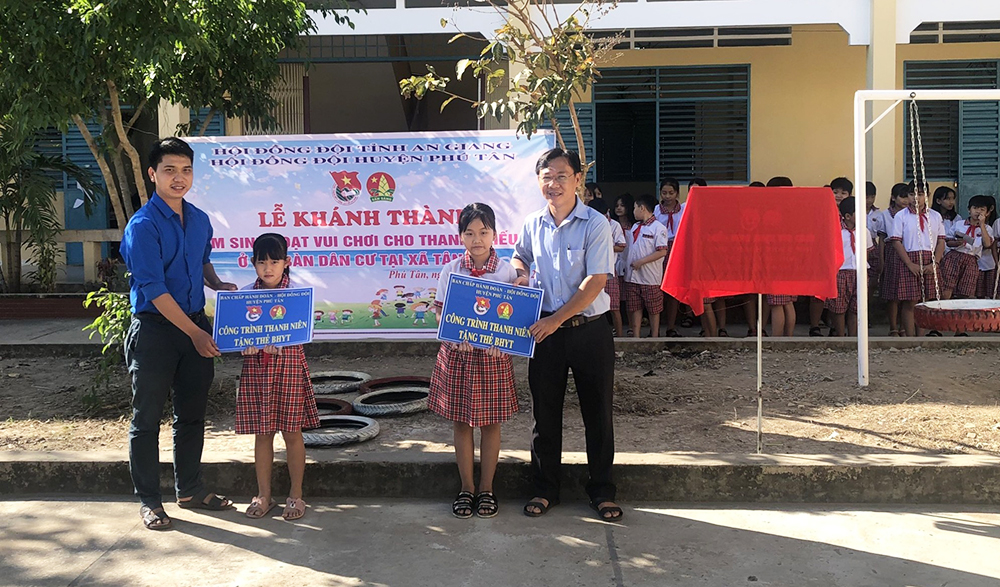 Huyện đoàn Phú Tân ra quân Tháng Thanh niên năm 2021