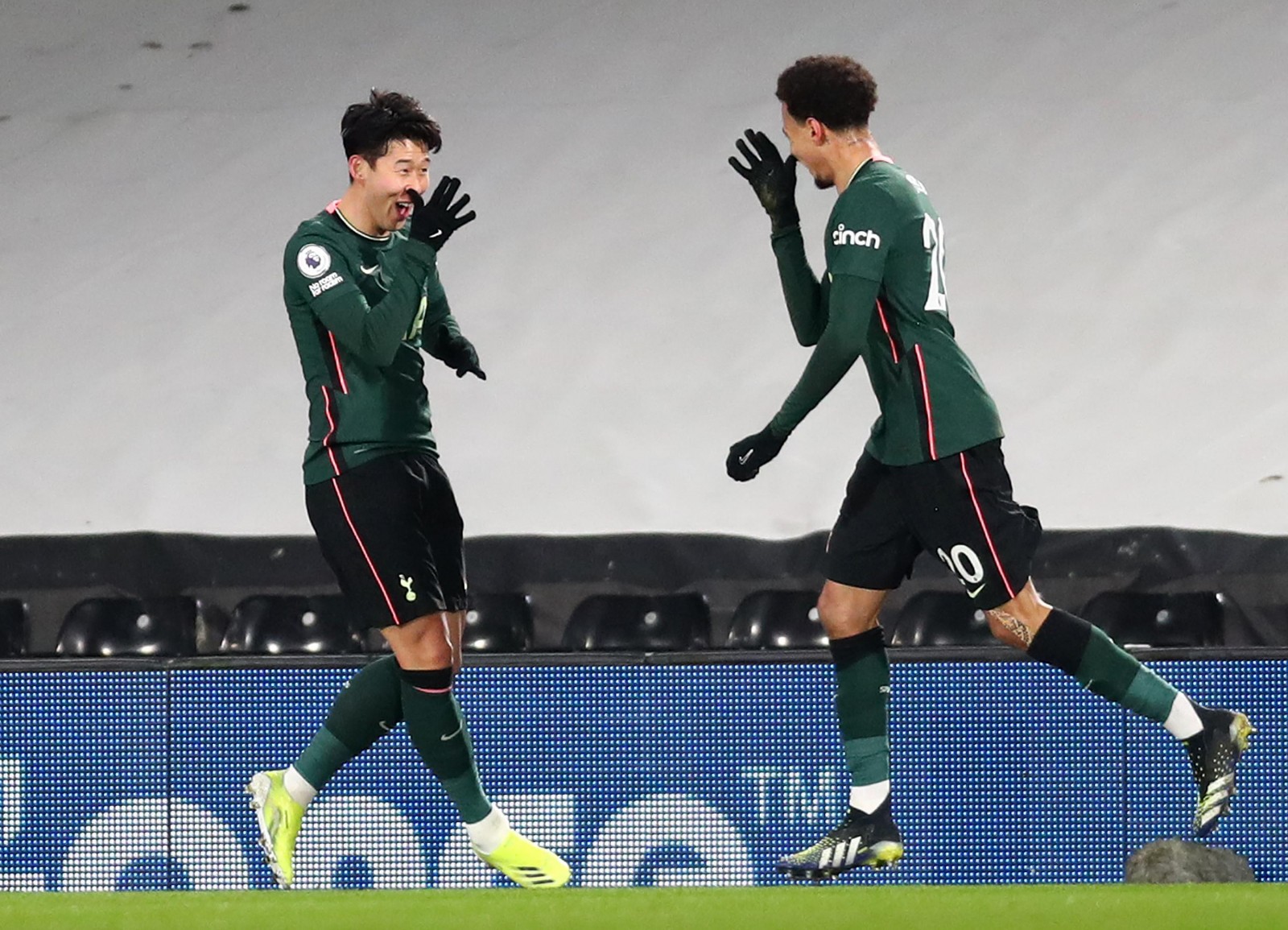 Dele Alli "nổ súng", Tottenham thắng nhọc kiểu Mourinho