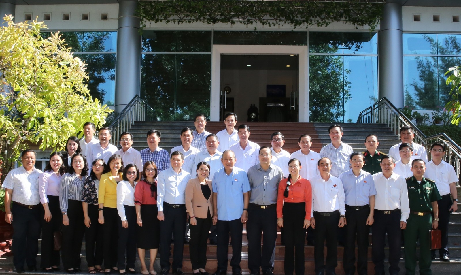 Phó Thủ tướng Thường trực Trương Hòa Bình tiếp xúc cử tri Long An