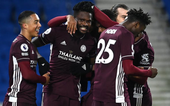 Leicester chiếm ngôi nhì bảng của Man United