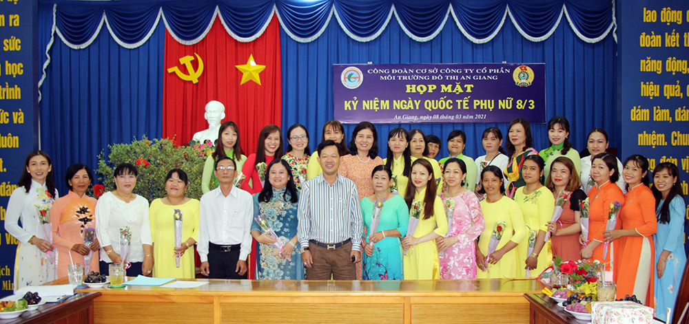 Công đoàn Công ty Cổ phần Môi trường đô thị An Giang họp mặt kỷ niệm ngày Quốc tế phụ nữ 8-3