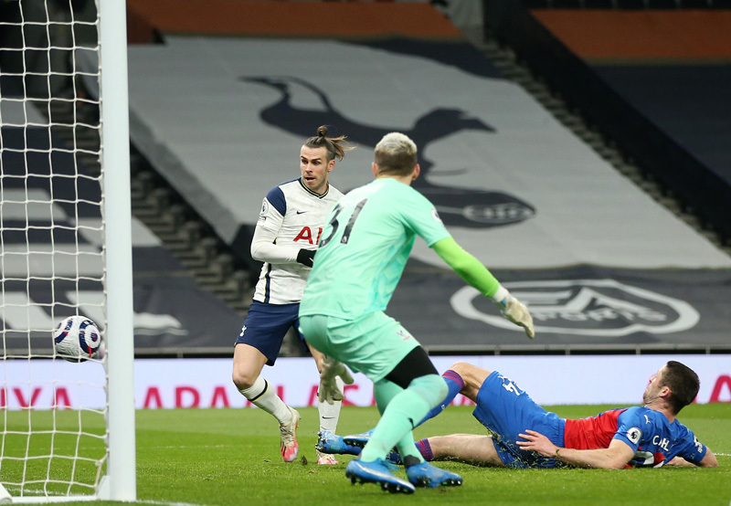 Bale và Kane bừng sáng, Tottenham đại thắng "bốn sao"