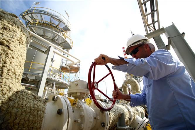 Giá dầu Brent vượt ngưỡng 70 USD/thùng