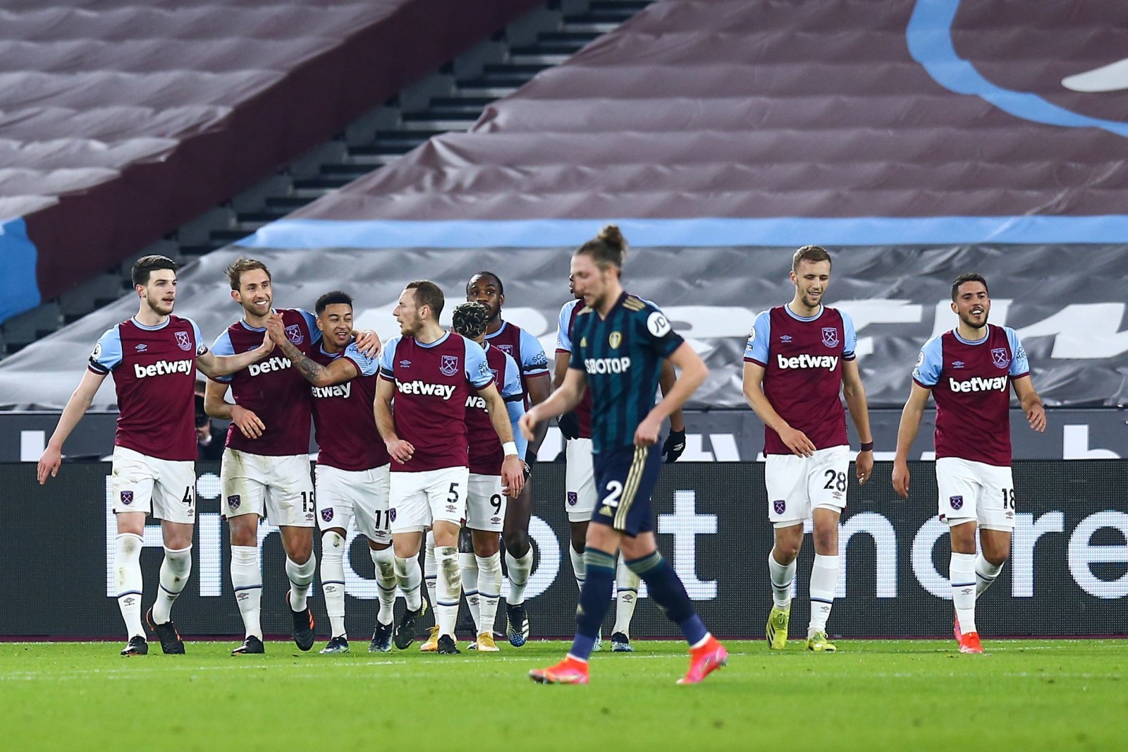 Lingard lại ghi bàn, West Ham áp sát tốp bốn