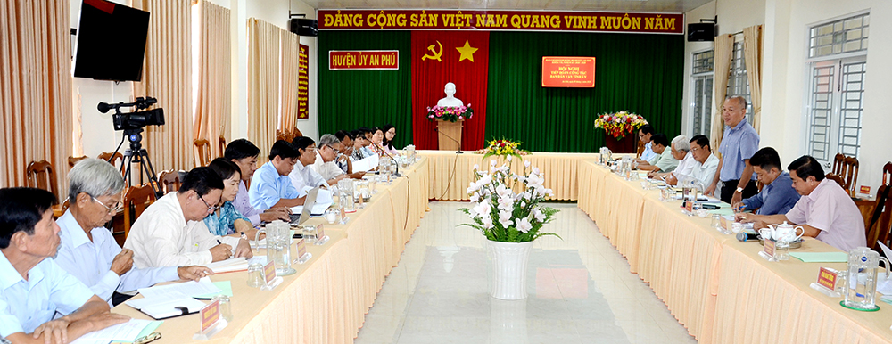 Ban Dân vận Tỉnh ủy An Giang làm việc với Huyện ủy An Phú về công tác dân vận của Đảng