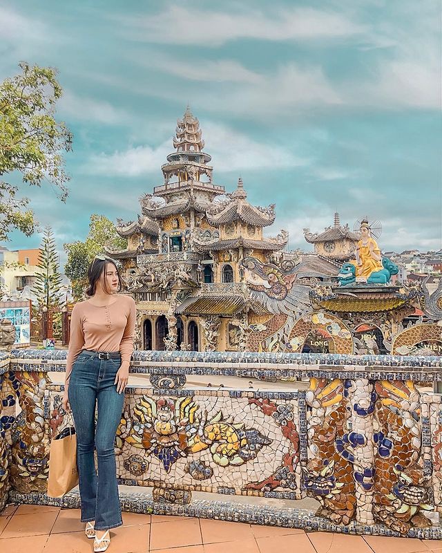 Ngôi chùa ve chai "độc nhất vô nhị", nắm giữ nhiều kỷ lục nhất Việt Nam