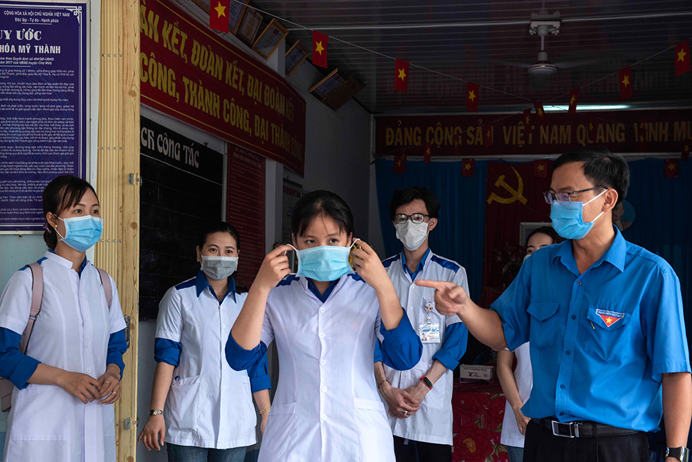 Đoàn Trường Cao đẳng Y tế An Giang tặng quà người dân khó khăn 2 huyện Chợ Mới và Châu Phú