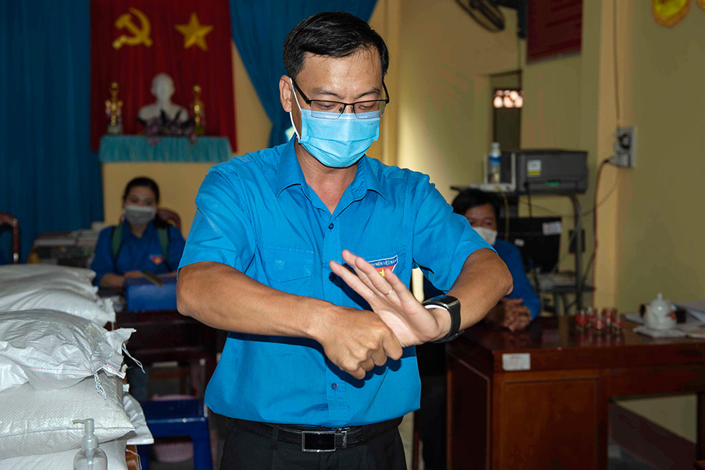 Đoàn Trường Cao đẳng Y tế An Giang tặng quà người dân khó khăn 2 huyện Chợ Mới và Châu Phú