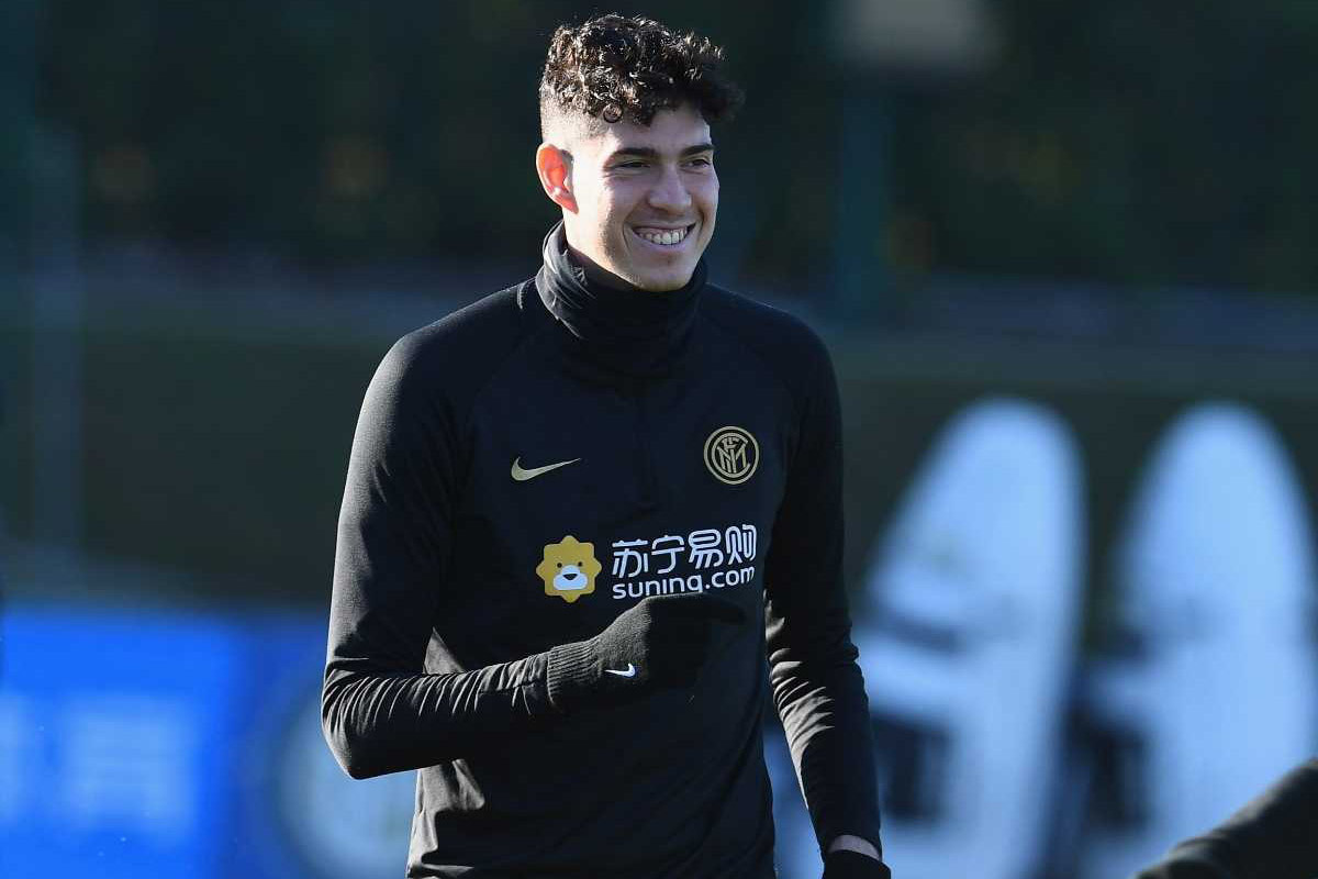 MU thuyết phục De Ligt, Liverpool mua Bastoni
