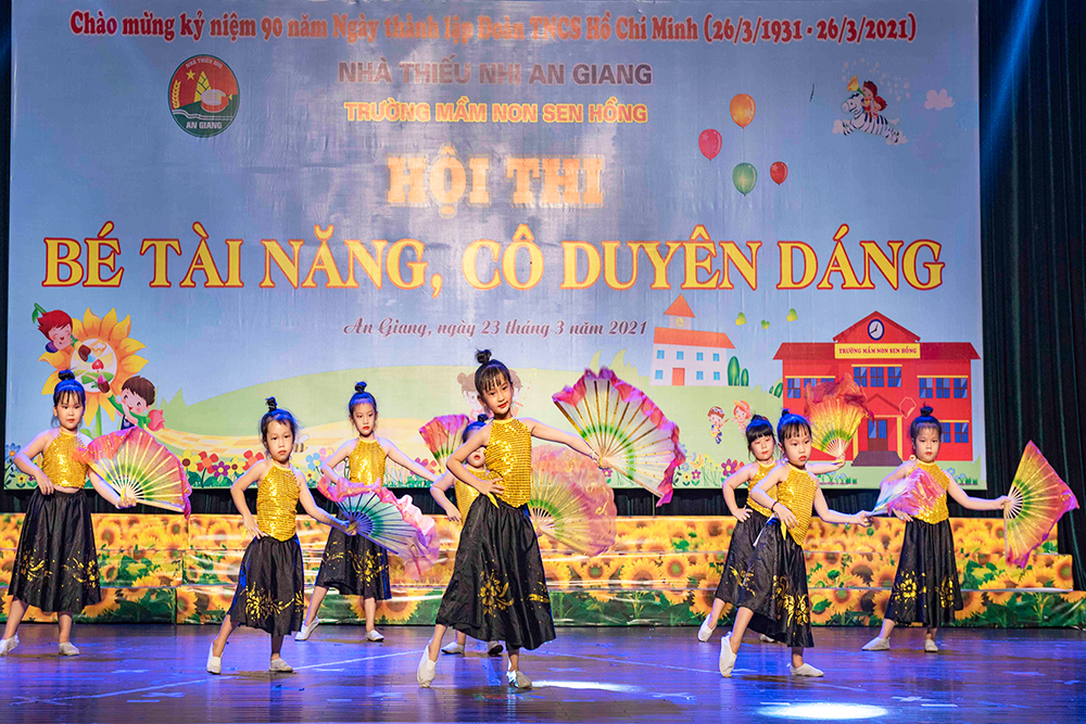 Trường Mầm non Sen Hồng: Hội thi “Bé tài năng, cô duyên dáng” năm 2021