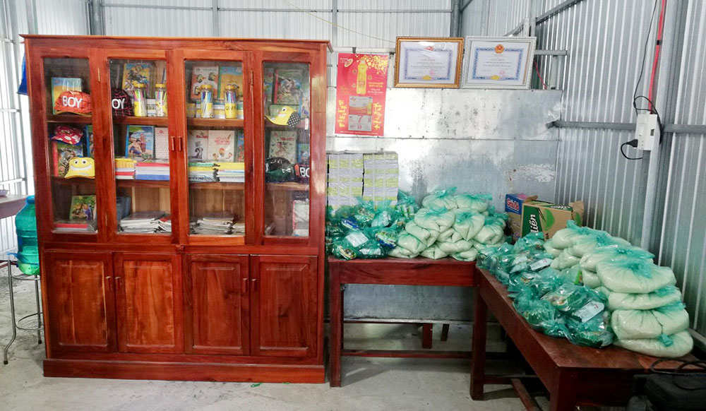 Quầy hàng khuyến học ở xã biên giới