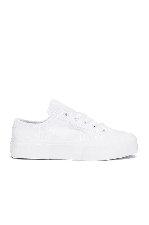 Phong cách giày sneaker sành điệu cho mùa xuân