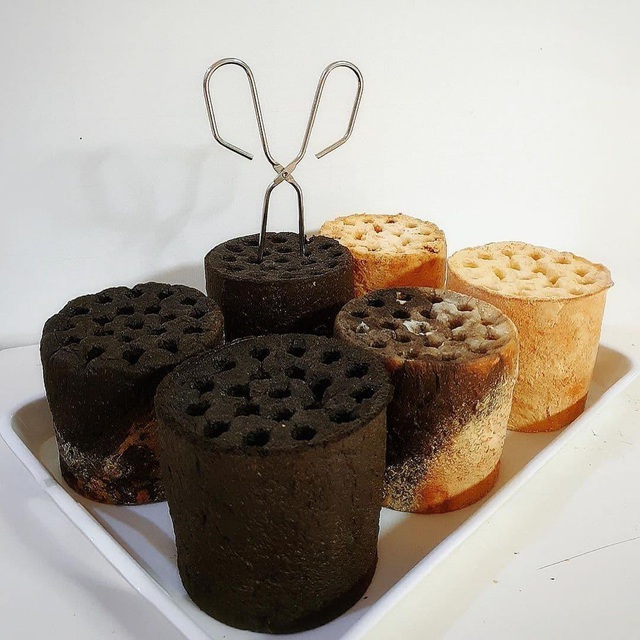 Bánh mỳ than tổ ong, khách tranh nhau thưởng thức ở Sài Gòn