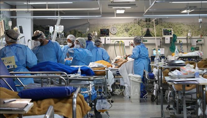 Số ca mắc toàn thế giới vượt 126 triệu, châu Âu đối mặt 'đại dịch mới'