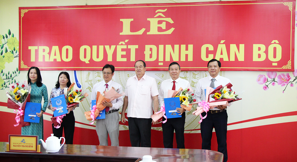 UBND tỉnh An Giang trao quyết định bổ nhiệm 6 cán bộ