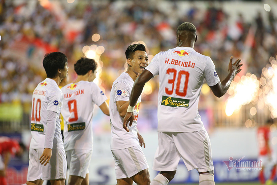 Vòng 6 V-League: HAGL thăng hoa, bầu Đức chưa tính vô địch