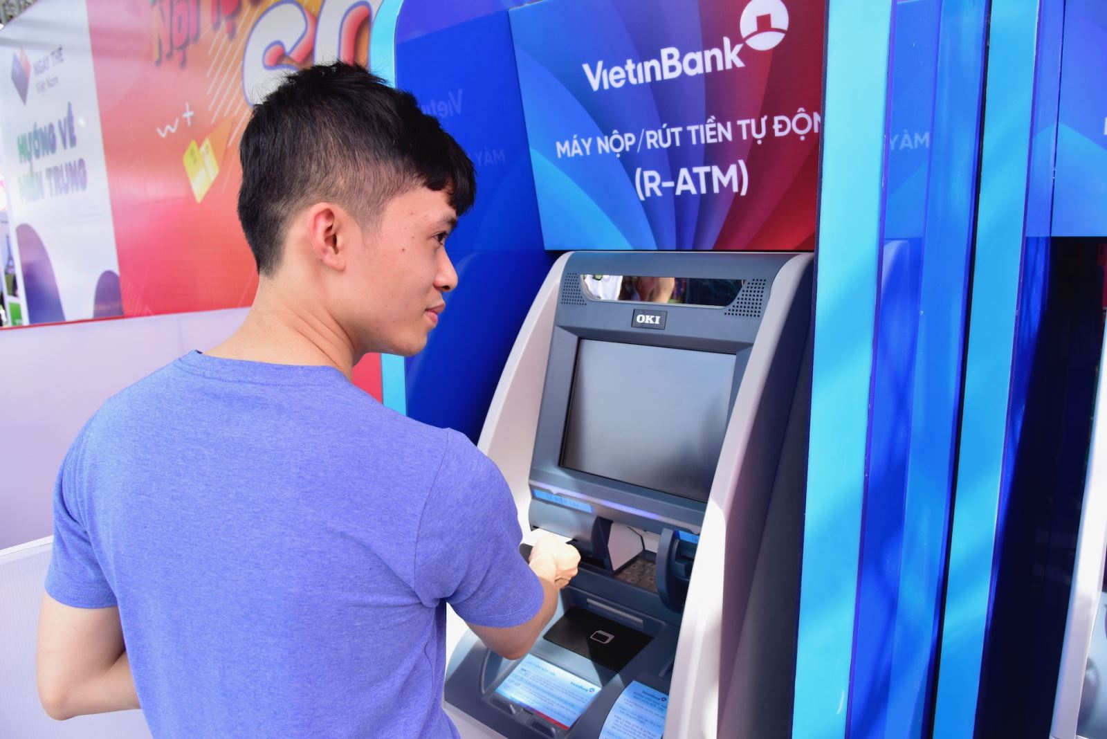 Từ ngày 31-3, ‘khai tử’ thẻ từ ngân hàng, thay thế hoàn toàn thẻ gắn chip