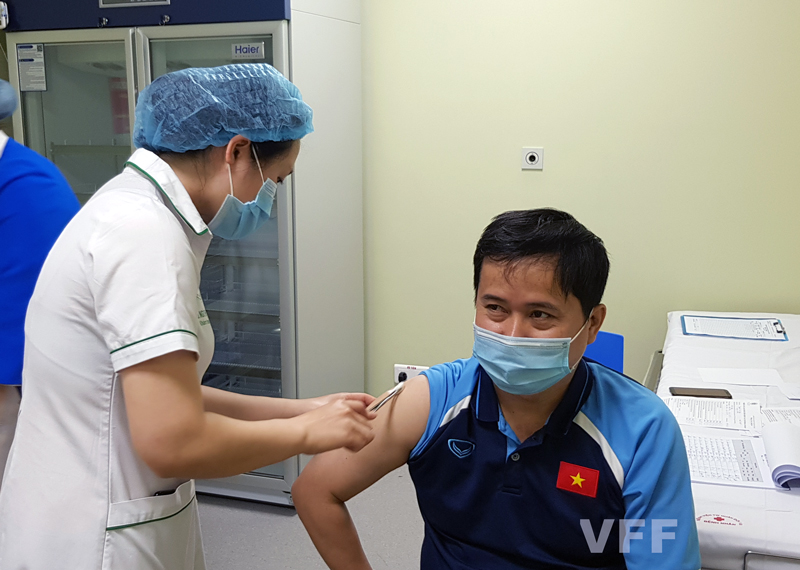 Những thành viên đầu tiên của Đội tuyển Việt Nam được tiêm vắc-xin phòng Covid-19