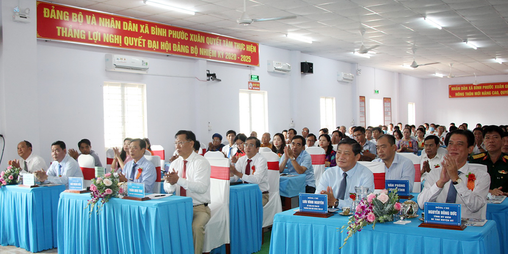Bình Phước Xuân đón bằng của Chủ tịch UBND tỉnh An Giang công nhận đạt chuẩn “Xã nông thôn mới nâng cao”